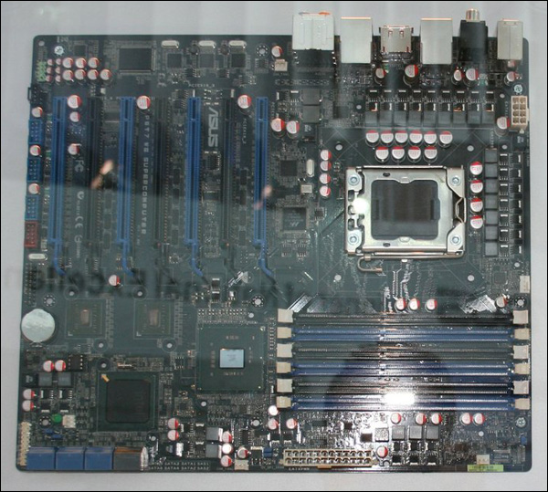 CeBIT 2009:  ASUS    PCI-E 2.0 x16